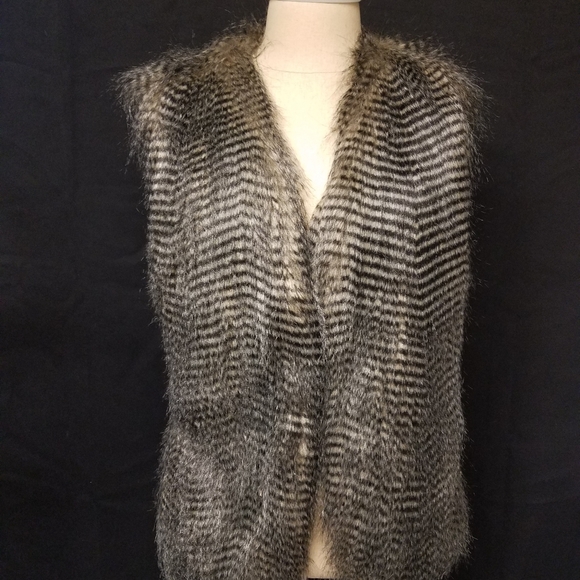 Vest. - Picture 3 of 6